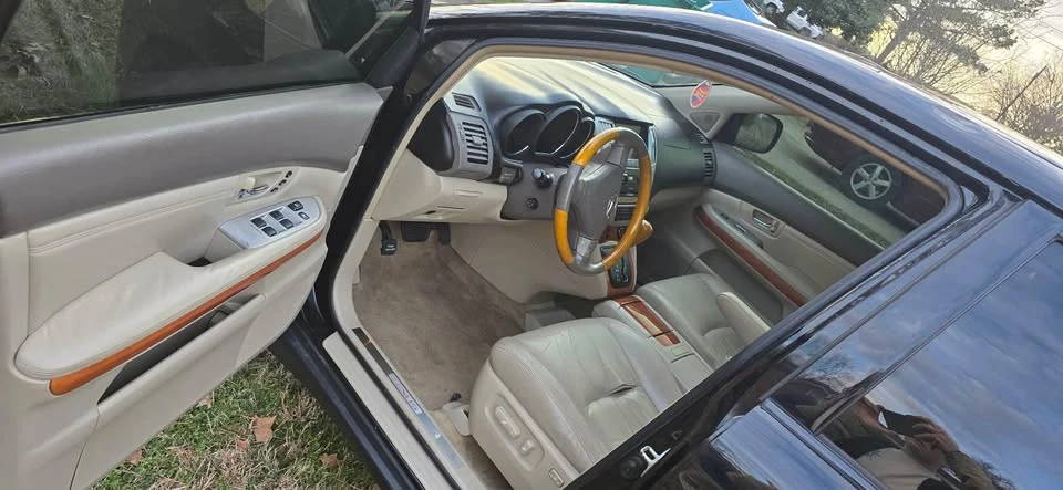 2005 Lexus RX 2nd Gen - Image 9 of 19