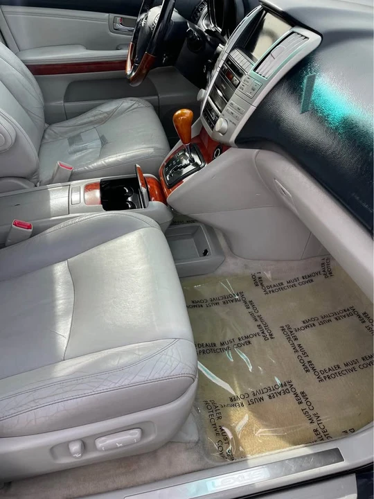 2005 Lexus RX 2nd Gen - Image 13 of 18