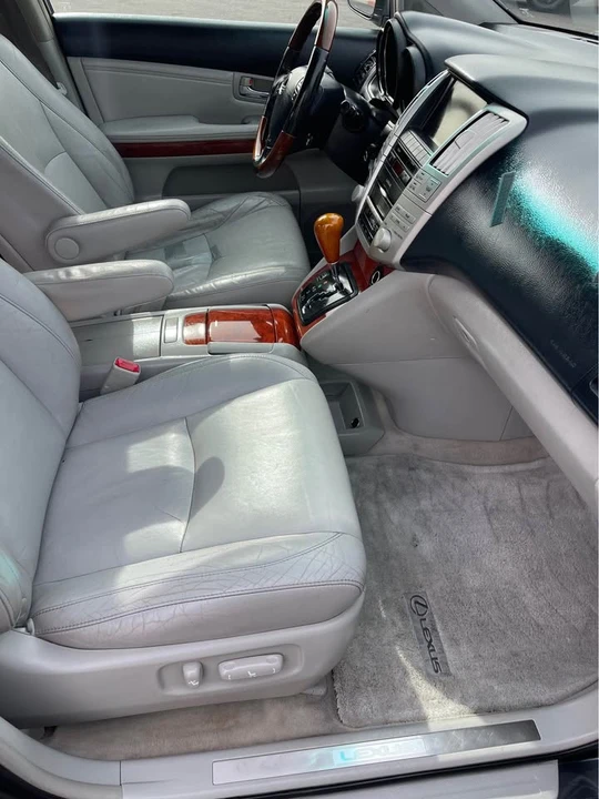 2005 Lexus RX 2nd Gen - Image 16 of 18