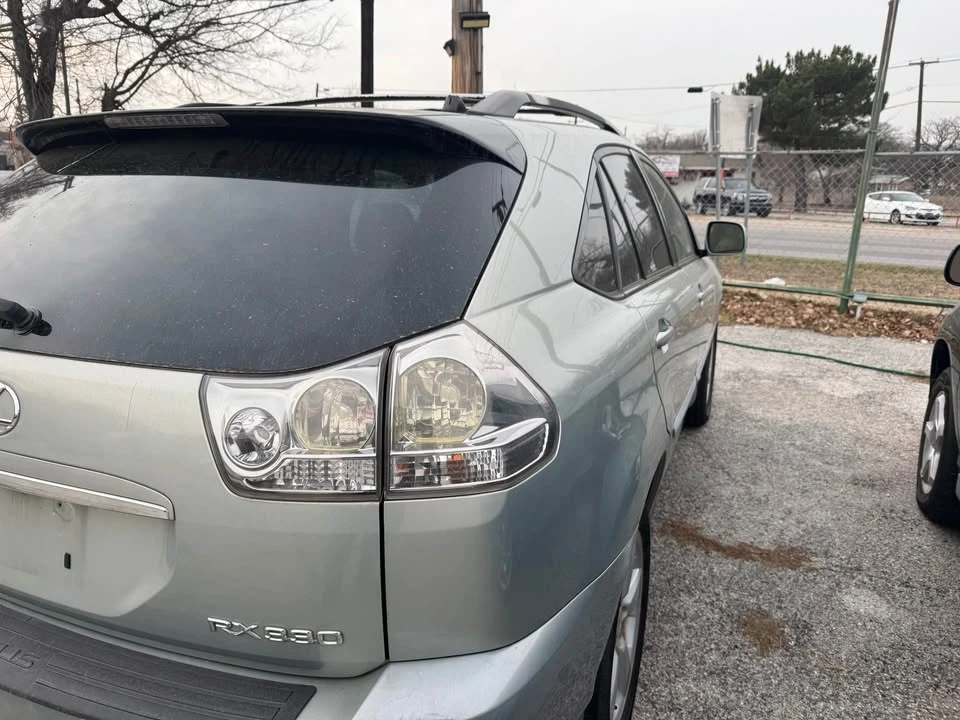 2005 Lexus RX 2nd Gen - Image 4 of 11