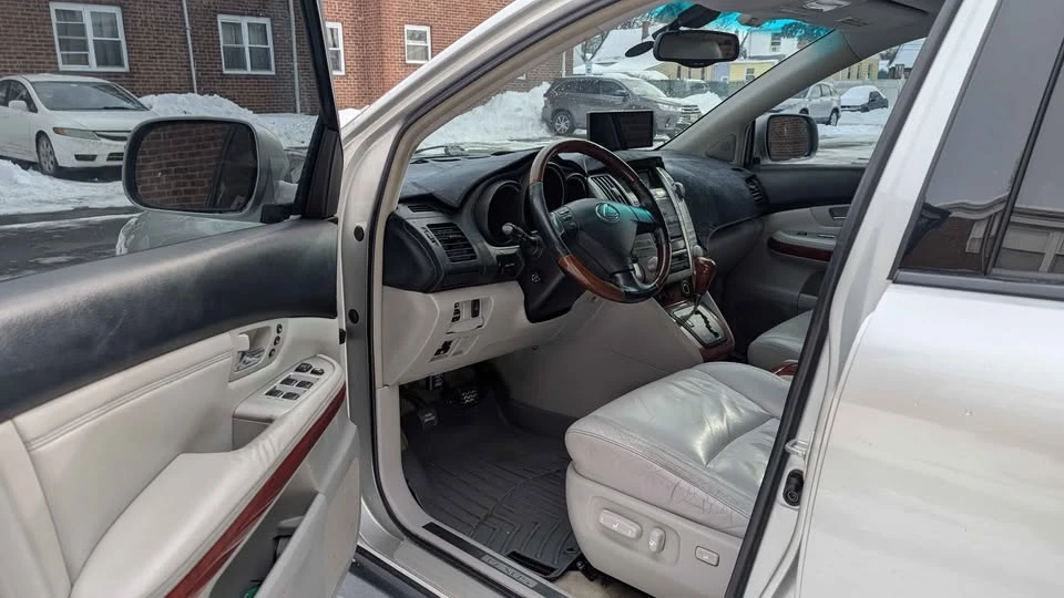 2005 Lexus RX 2nd Gen - Image 6 of 18