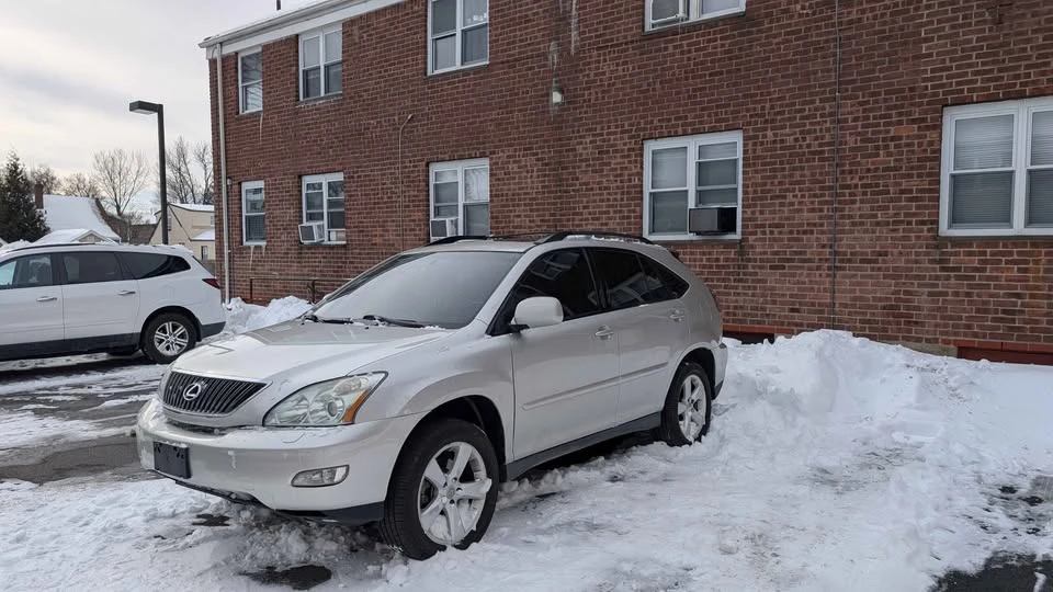 2005 Lexus RX 2nd Gen - Image 2 of 18