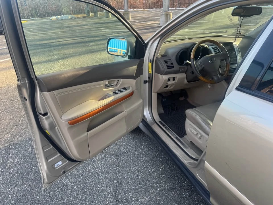 2005 Lexus RX 2nd Gen - Image 8 of 12