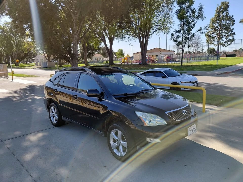 2005 Lexus RX 2nd Gen - Image 2 of 8