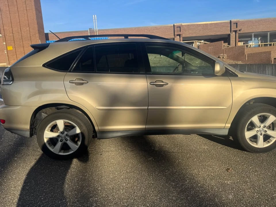 2005 Lexus RX 2nd Gen - Image 4 of 12