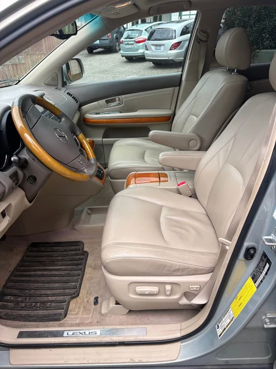 2005 Lexus RX 2nd Gen - Image 7 of 11