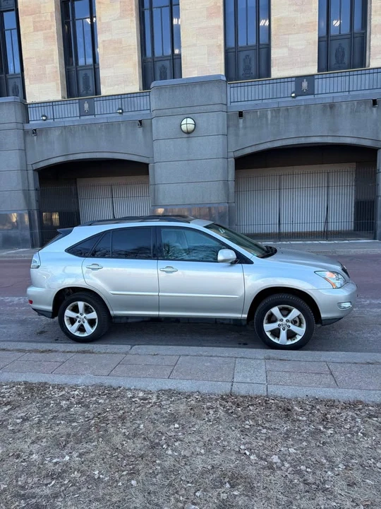 2005 Lexus RX 2nd Gen - Image 4 of 8