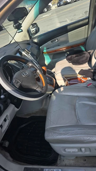 2005 Lexus RX 2nd Gen - Image 3 of 5