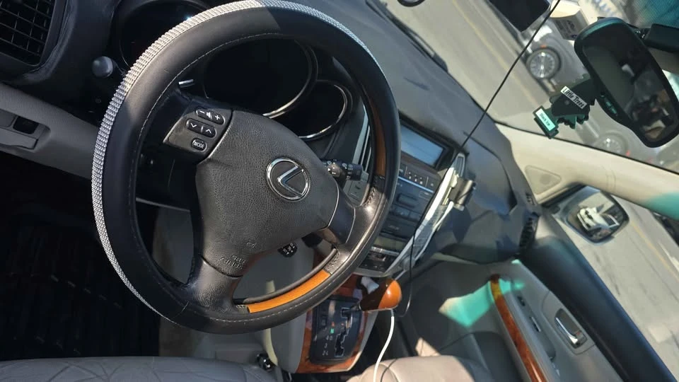2005 Lexus RX 2nd Gen - Image 4 of 5