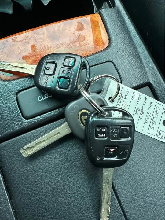 2005 Lexus RX 2nd Gen - Image 18 of 19