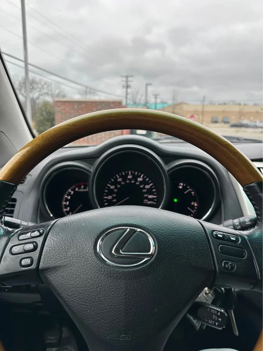 2005 Lexus RX 2nd Gen - Image 17 of 19