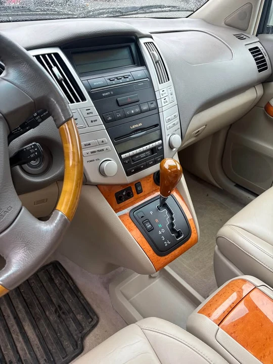 2005 Lexus RX 2nd Gen - Image 8 of 11