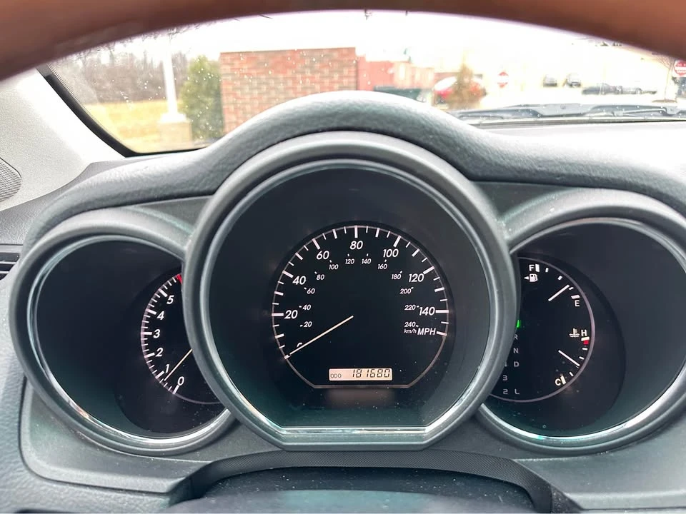 2005 Lexus RX 2nd Gen - Image 13 of 19