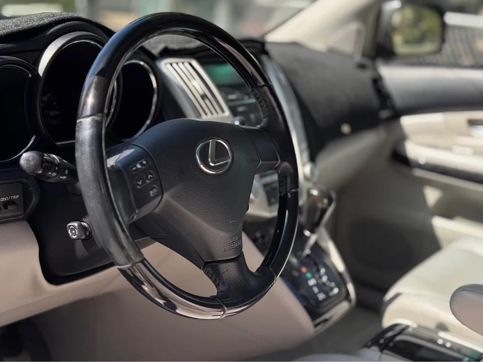 2005 Lexus RX 2nd Gen - Image 18 of 20