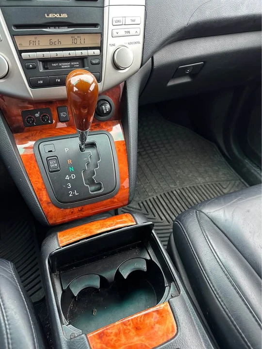 2005 Lexus RX 2nd Gen - Image 16 of 19