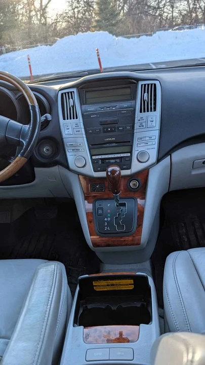 2005 Lexus RX 2nd Gen - Image 9 of 15
