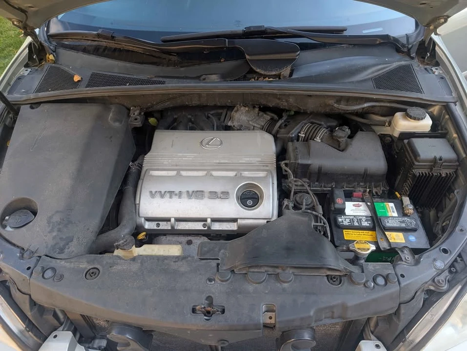 2005 Lexus RX 2nd Gen - Image 10 of 15