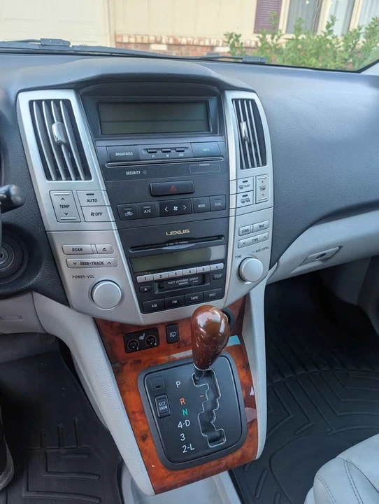 2005 Lexus RX 2nd Gen - Image 13 of 15