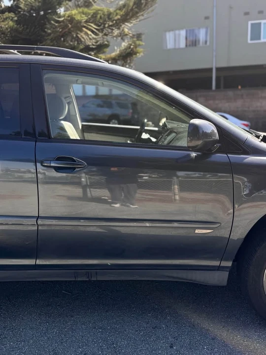 2005 Lexus RX 2nd Gen - Image 11 of 20