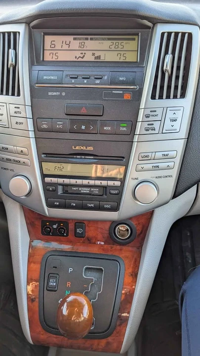 2005 Lexus RX 2nd Gen - Image 8 of 15
