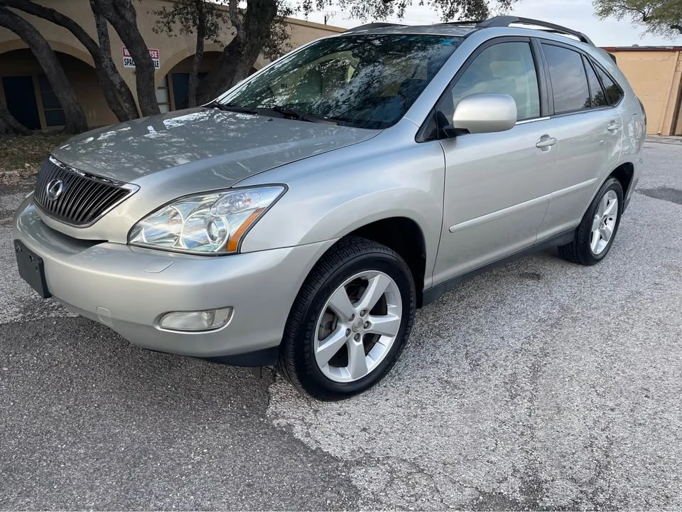 2005 Lexus RX 2nd Gen - Image 3 of 20