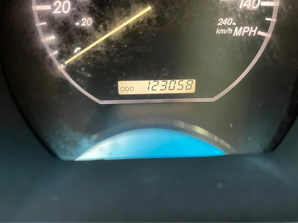 2005 Lexus RX 2nd Gen - Image 11 of 20