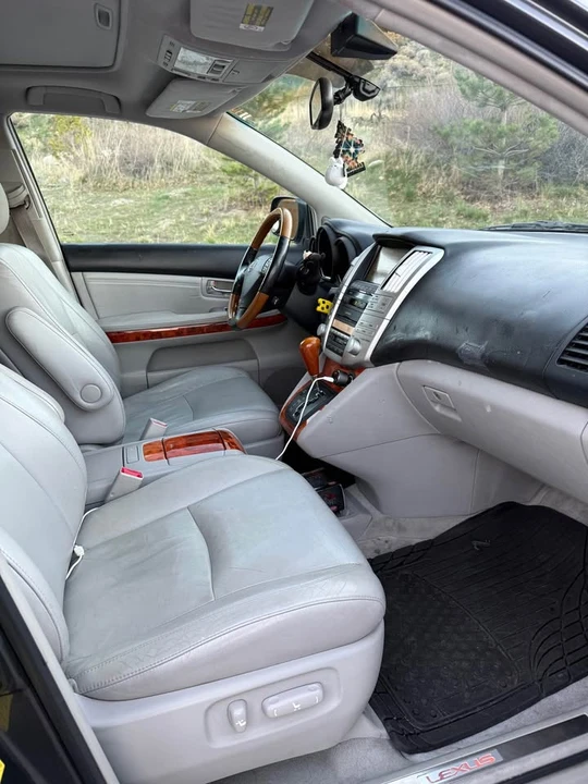 2005 Lexus RX 2nd Gen - Image 10 of 11