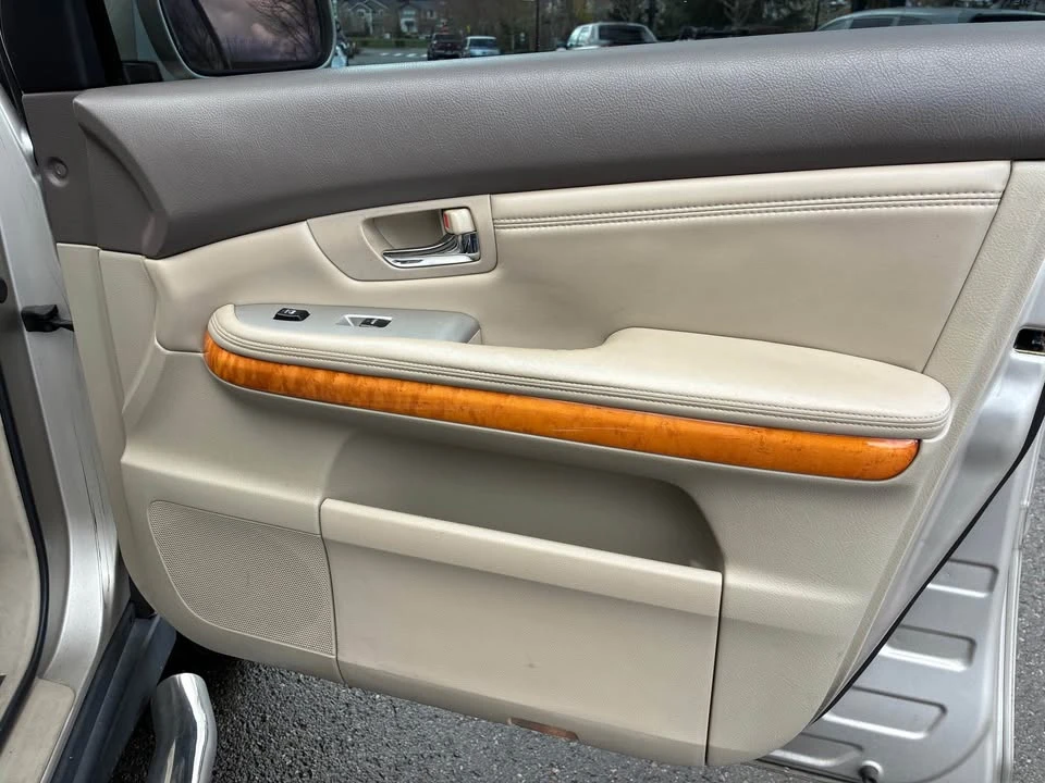 2005 Lexus RX 2nd Gen - Image 8 of 12