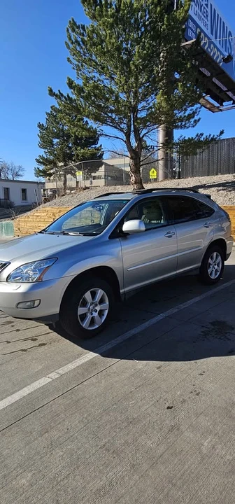 2005 Lexus RX 2nd Gen - Image 3 of 12