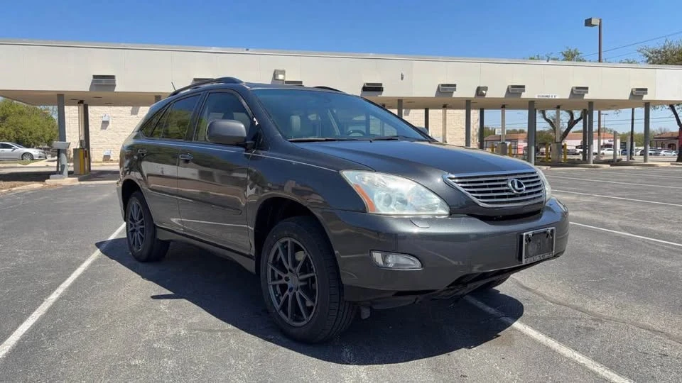 2005 Lexus RX 2nd Gen - Image 3 of 16