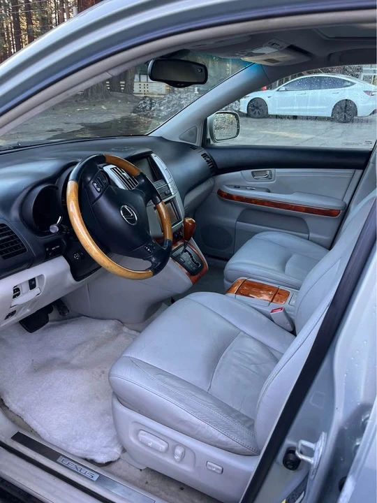 2005 Lexus RX 2nd Gen - Image 6 of 9