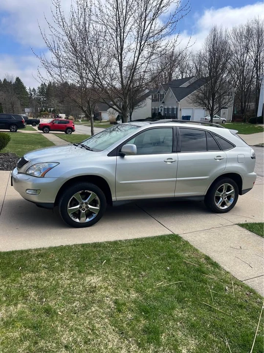 2005 Lexus RX 2nd Gen - Image 3 of 16