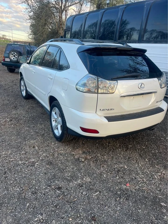 2005 Lexus RX 2nd Gen - Image 3 of 15