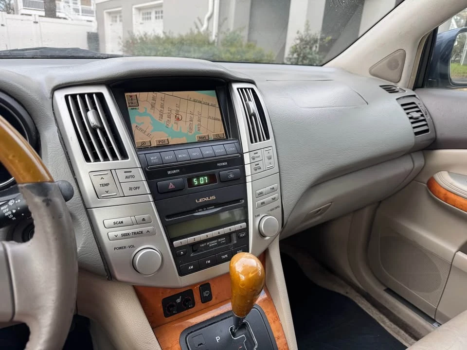2005 Lexus RX 2nd Gen - Image 7 of 9