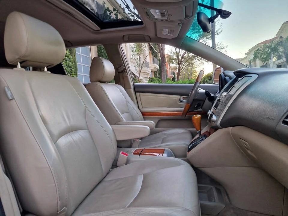 2005 Lexus RX 2nd Gen - Image 11 of 17