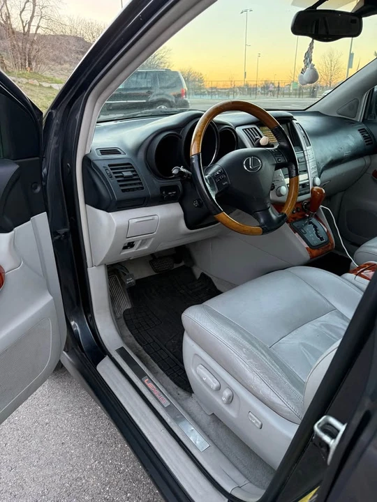 2005 Lexus RX 2nd Gen - Image 7 of 11