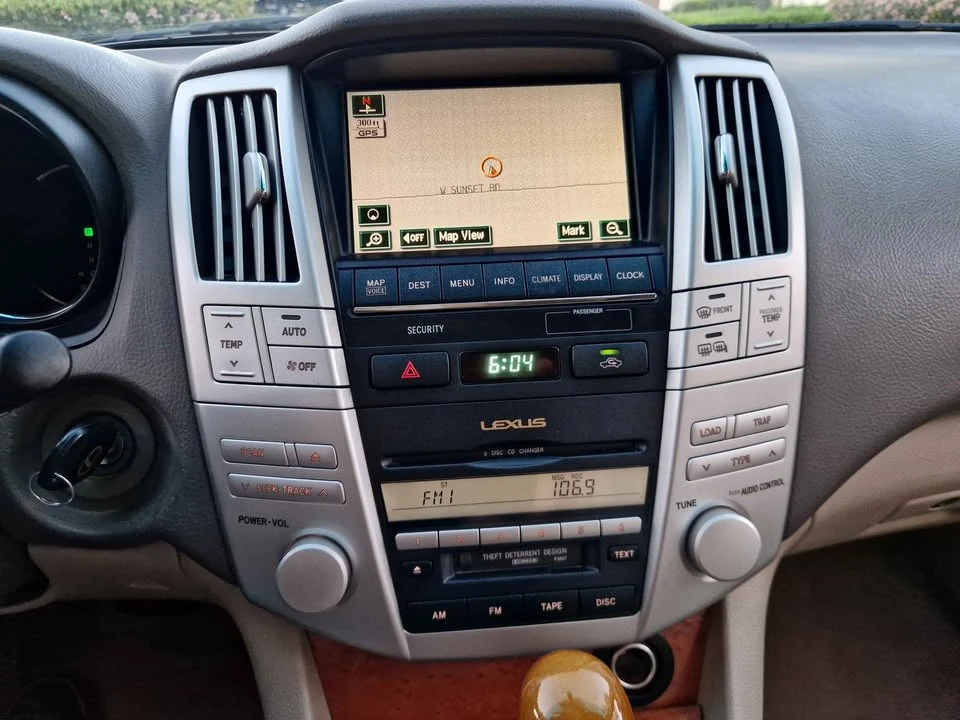 2005 Lexus RX 2nd Gen - Image 14 of 17
