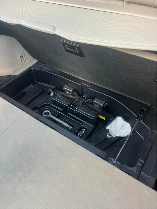2005 Lexus RX 2nd Gen - Image 14 of 15