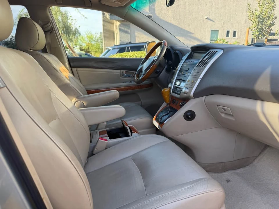 2005 Lexus RX 2nd Gen - Image 10 of 13