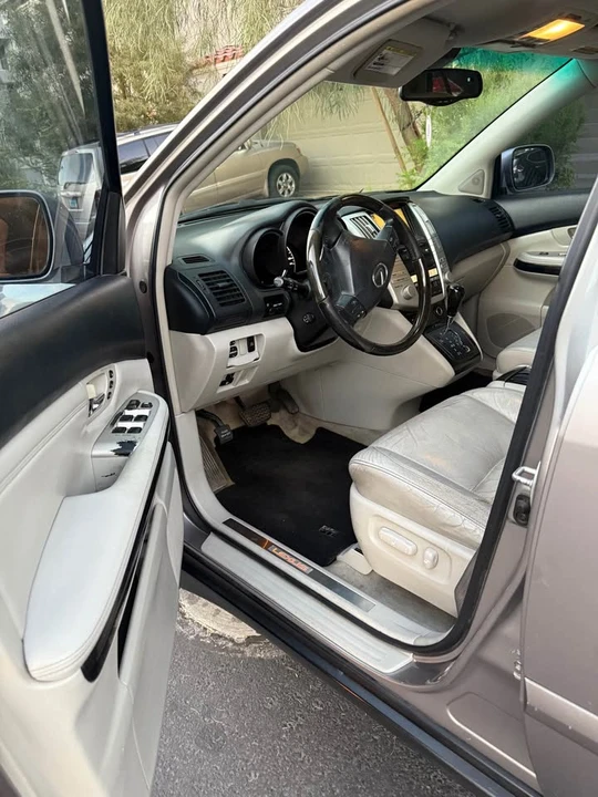 2005 Lexus RX 2nd Gen - Image 5 of 12