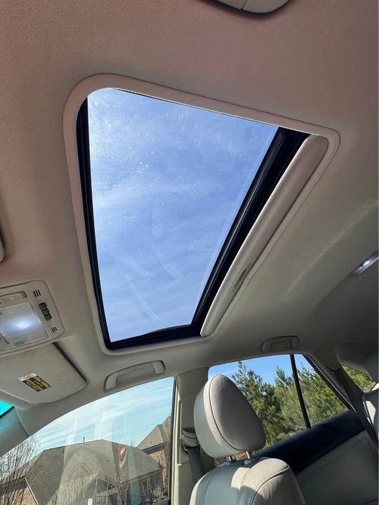 2005 Lexus RX 2nd Gen - Image 13 of 20