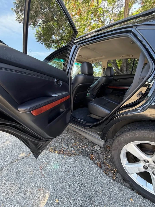 2005 Lexus RX 2nd Gen - Image 11 of 18