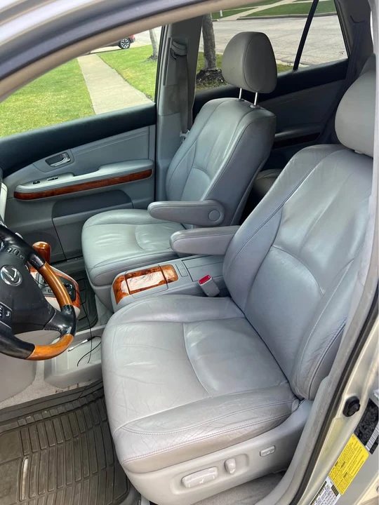2005 Lexus RX 2nd Gen - Image 11 of 16