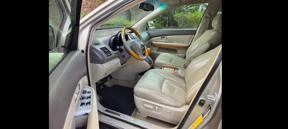 2005 Lexus RX 2nd Gen - Image 7 of 10