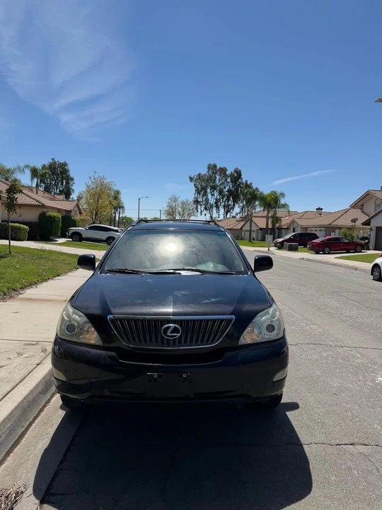 2005 Lexus RX 2nd Gen - Image 2 of 18