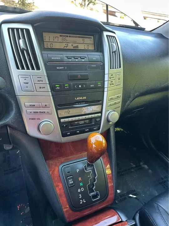2005 Lexus RX 2nd Gen - Image 15 of 17