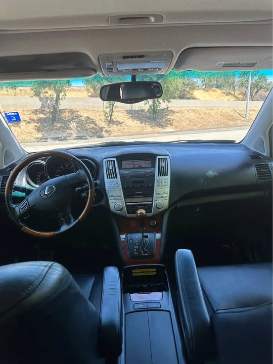 2005 Lexus RX 2nd Gen - Image 11 of 17