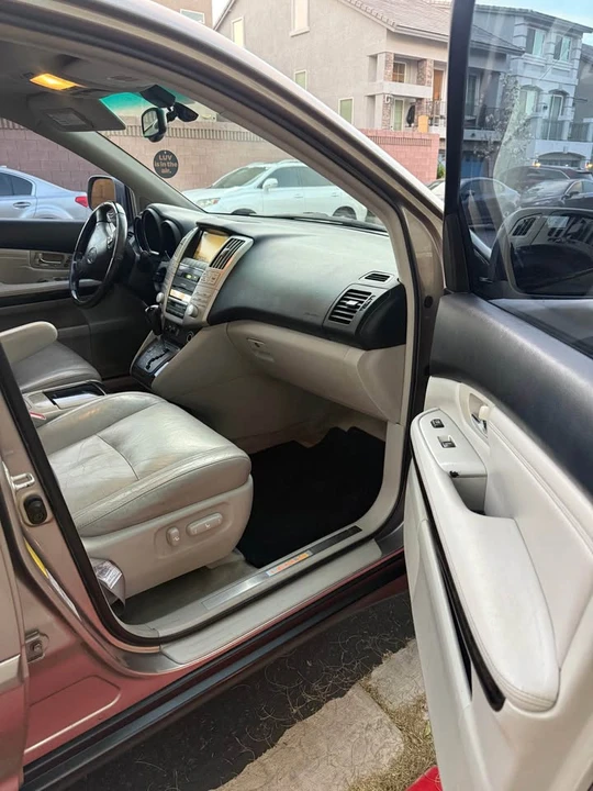 2005 Lexus RX 2nd Gen - Image 6 of 12