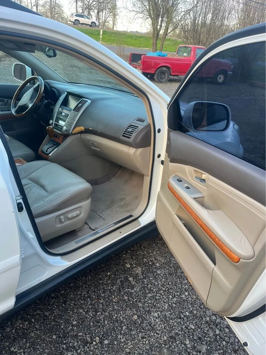 2005 Lexus RX 2nd Gen - Image 6 of 15