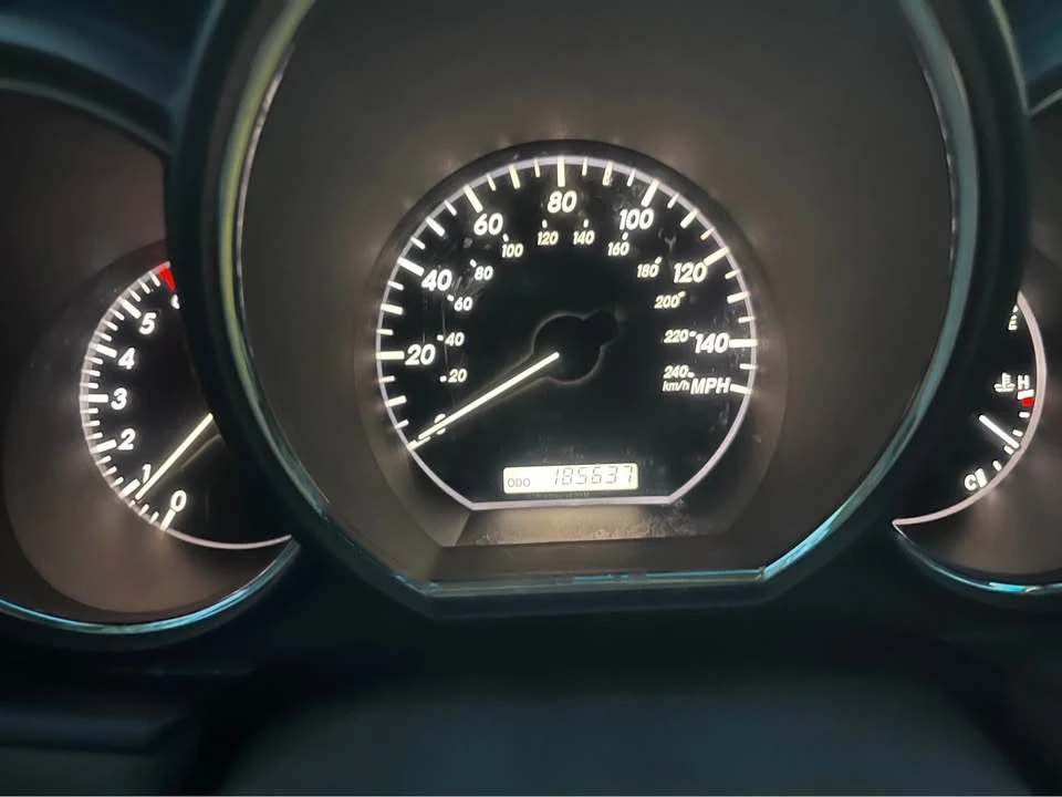 2005 Lexus RX 2nd Gen - Image 5 of 9